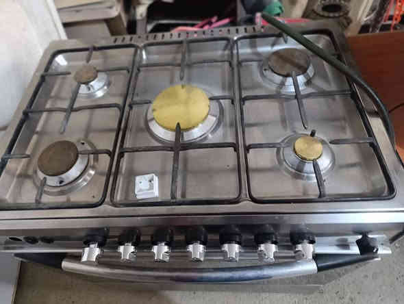 كونتر وطباخ نضيف اخو الجديد للبيع عنواني كركوك اشتري وابيع اي حاجة منزلية اتصل***********
