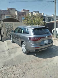 للبيع رينو كوليوس 2023 – نص مواصفات لون رصاصي مميز وأنيق، سيارة استخدا...