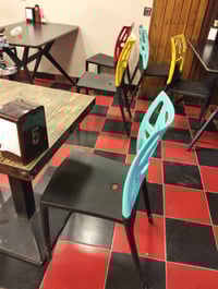 كراسي  مستعملات للبيع العدد 50 نضيفات كلش قبل شهر اخذتهن عضم عاج الموق...