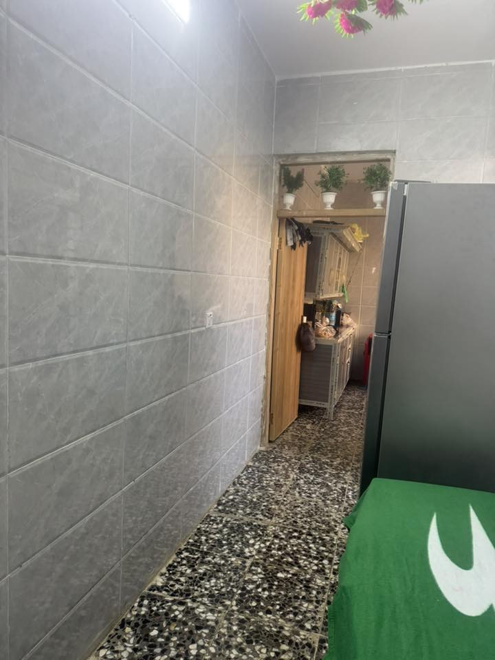 بيت للبيع  في  نهاية الشهداء شاخة 6 المساحة 75 متر بناء حديث طابق الاول هول مطبخ صحيات طابق الثاني غرفتين نوم وصحيات السعر 70 مليون التفاصيل الاتصال ***********
