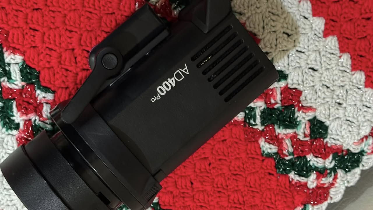 سلام عليكم 
اضاءه AD400 pro 
اشتريتها استخدمتها مره وحده فقط بجلسةة وخلص 
للبيع
 سعر الجديد حاليا 660 الف
اني دابيعه ب575 
والصور موضحه كدامكم


**إذا كنت صاحب هذا الإعلان وتريد حذفه لأي سبب، رجاءا أرسل رسالة إلى الدعم الفني**