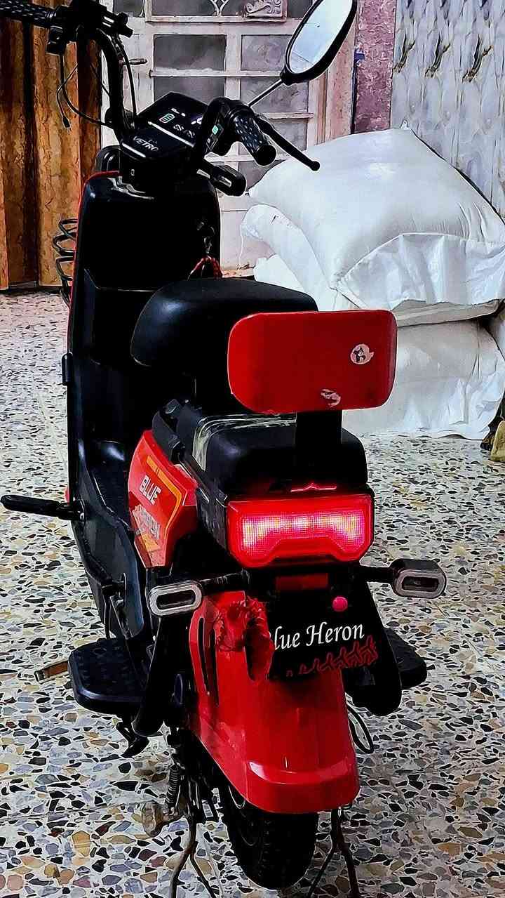 السلام عليكم
دراجة شحن مناسبة للطلاب من شركة Blue Heron الشركة معروفة بدراجاتهة الاصلية والضمان.

الدراجة ما مصلحه ولا مفتوح بيهة شي 

بطاريات الشركة وغراضهة مال شركة

ما عدى التايرات اشتريت تخم جديد

الدراجة اصلية 

دراجة اصلية نظافة 80% 
البريك الخلفي ما يشتغل فقط بنزات
استعمال 6 اشهر

بطاريات الشركة 4 حجم صغير 

بلادية ما مبدل بيهة شي

تايرات جدد 

الكهربائيات كلهن يشتغلن

السرعة 40 حقيقي 

شاحنة اصلية 

ملف الشركة 48V

السعر خيالي 200 وبيهة مجال

 المكان : بغداد . كسرة وعطش الحميدية .

للاستفسار ***********
