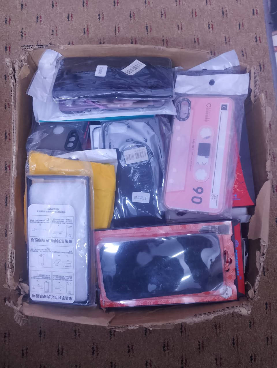 السلام عليكم كارتون كفرات أنواع مختلفة 
سعر مع توصيل جميع المحافظات (٢٥ ألف)
اللاستفسار *********** واتس آب
