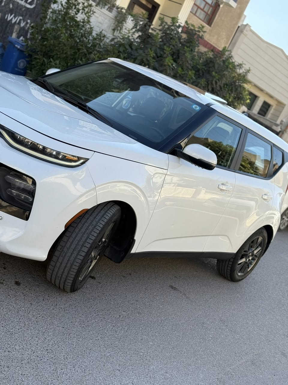 رمضان كريم
كيا سول 2022 وارد امريكا  مرقم بغداد باسمي تحويل ثاني يوم والرقم الدولي الجديد 
حادثها بنيد وجاملغ ايرباك دركه فقط 
وبيها كلير بامريكا بالباب الخلفي الايمن وداير جاملغ خلفي 
السياره ماشيه 54 الف وجاهزه من كلشي 
محرك وكير وتبريد وحداديه كفاله وجديده 
سلايد روف 
محرك 2000 دوش 
لايت عدسان 
بلوكترات عدسات زينون 
بك لايت دايود 
رادار امامي 
نقط عمياء 
تحديد مسار 
شاشه كبيره تدعم اندرويد وابل كار بلي 
تدفئه كشنات واستيرن 
اوتوا استوب 
كامره خلفيه داوره 
توقف ذاتي بالرجوع 
السياره مواصفاتها حلوه وجاهزه من كلشي 
ورايدها 129$ 
والاتصال *********** 
بغداد / الوزيريه
