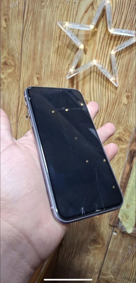 سلام عليكم عندي ايفون ١١ عادي نضيف كلش ومكفول ممفتوح بطاريه ٧٤ وذاكره ١٢٨ رايده مراوس لو اا بر ماكس لو ١٣ عادي حته لو ابدلات بطاريه لو شاشه و هاي كسور لزكه مو شاشه مكان بغداد ***********
