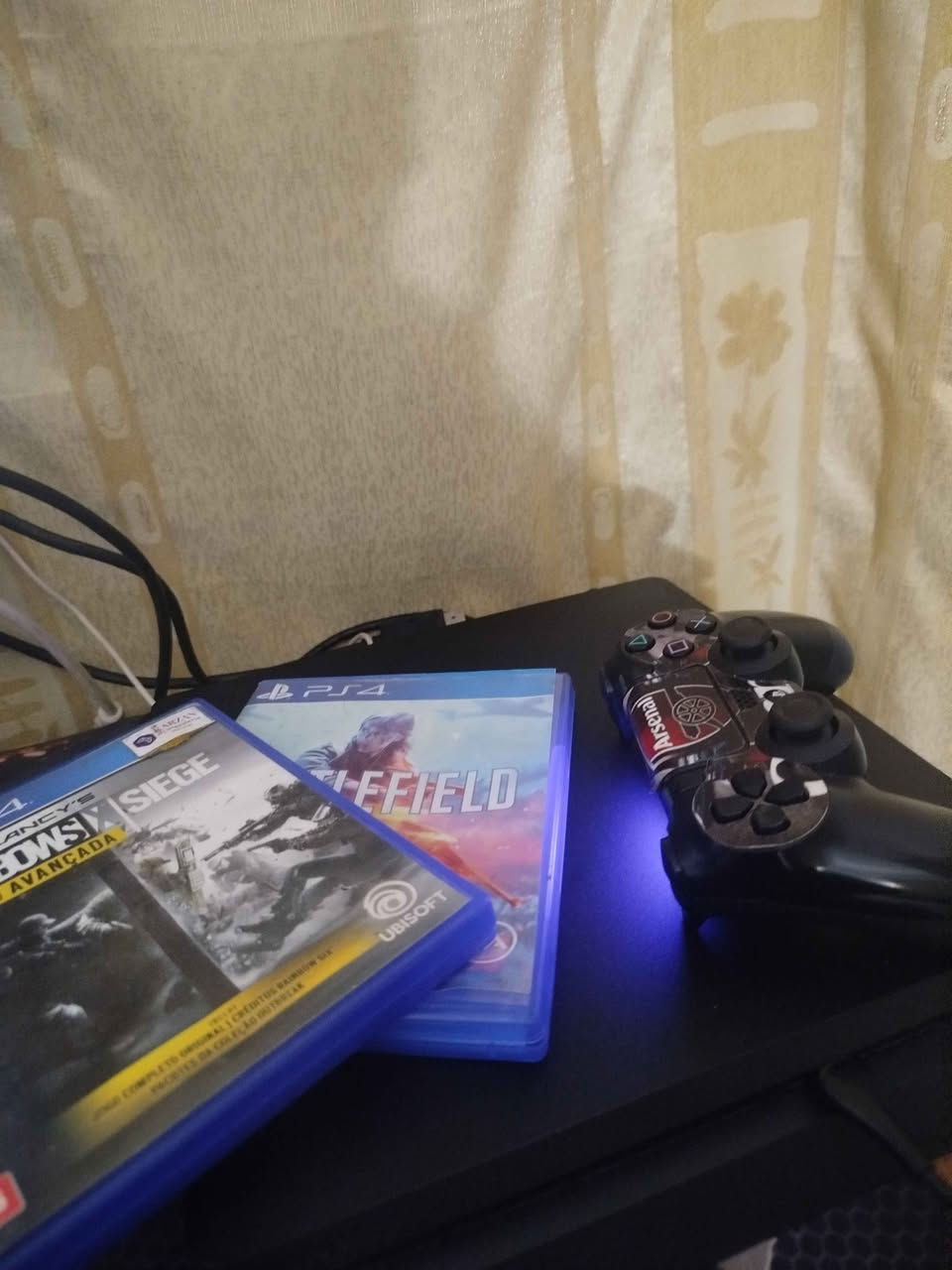 بلي 4 سلم جدا نضيف مع لعبتين رينبو و و بتل فيلد 
لگل دو ياري هولير اربيل أربيل, العراق


**إذا كنت صاحب هذا الإعلان وتريد حذفه لأي سبب، رجاءا أرسل رسالة إلى الدعم الفني**