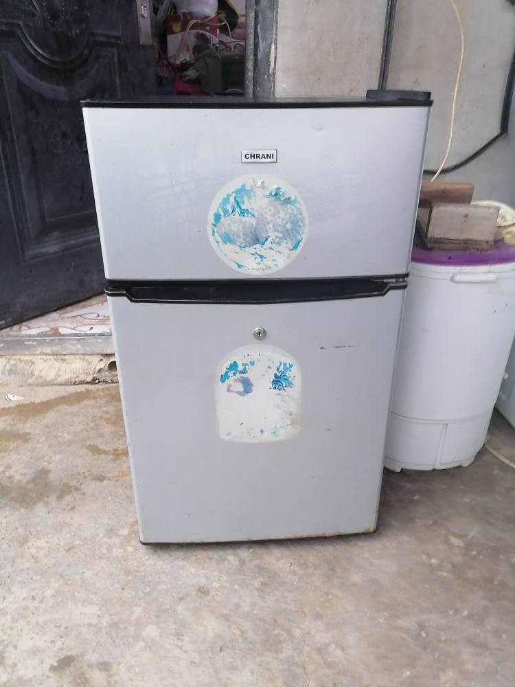 ثلاجة صغيرة اللبيع شغل سعرا ٧٥ بي مجال كركوك حي العروبه يم ملعب خومسي او وكف قديم حجم ٦ قدم كل بلادي شركة مابي اي عيب شغال بل شرط ٧ايام ضمان
***********
*********** كركوك, العراق
