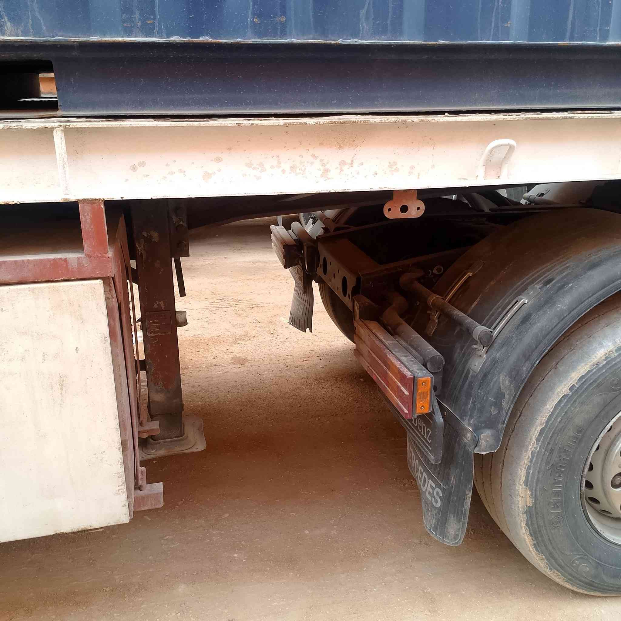 السلام عليكم عربه حداديه للبيع
ثلاث محاور تخم تأثير ويلات وبنزات جدد
ت ***********
