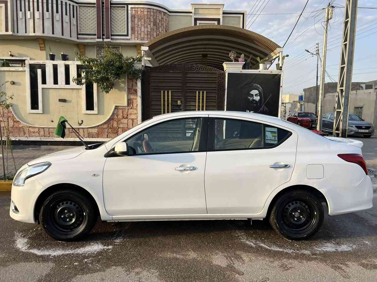 إسلا عليكم  نيسان صني. 2022  سياره نضيفه  وحلوه  مكفوله كفاله عامه. هندي. ماشيه  61   بيه بس بارد  صفحت السايق الباب الخلفي                                                                      البصره الزبير.                                                                                    الاستفسار  ***********
