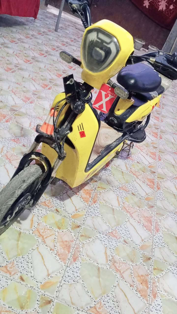 سلام عليكم دراجه شحن 
حجم14
موديل2014
4باتري 
شاحنه
ئشاير يمين يسار 
مكاني بغداد المحموديه حي العسكري
رقم ***********
رقم ***********
السعر 150الف وبيهه مجال للشراي
