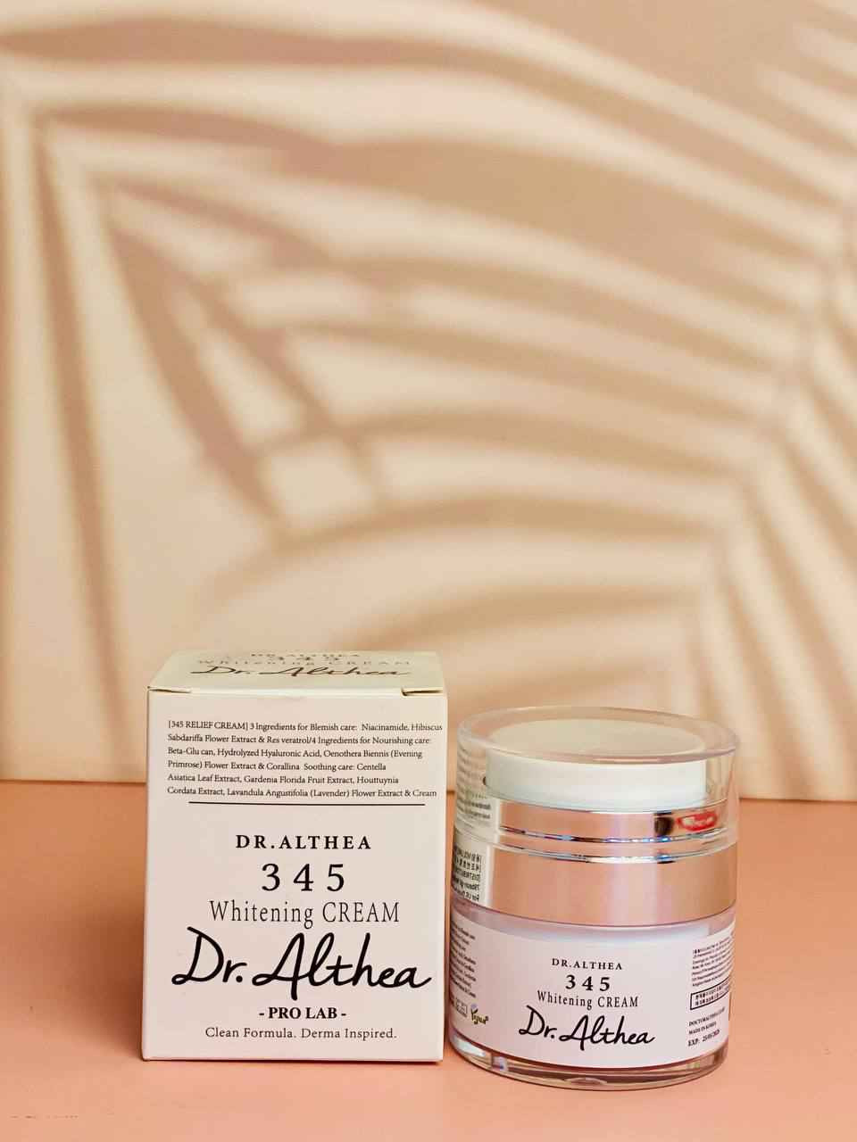 🌸 كريم Dr. Althea 345 Whitening

 💓 Cream هو كريم مرطب للوجه مصمم لتفتيح البشرة ومعالجة البقع الداكنة

💓 يحتوي على النياسيناميد ومستخلصات نباتية مثل مستخلص زهرة الكركديه والريسفيراترول لتقليل البقع وتوحيد لون البشرة، بالإضافة إلى حمض الهيالورونيك للترطيب🩵
الفوائد: يهدف إلى تفتيح البشرة، تقليل البقع الداكنة، وتوفير الترطيب. 
✔️ الاستخدام:
 يُوضع بكمية مناسبة على طول ملمس البشرة بالتساوي ويُربت عليه لامتصاص أفضل. 
 يتميز بتركيبة نظيفة 
مناسب لـ: يُعتبر مناسبًا للبشرة الحساسة والمعرضة للالتهابات
المنشأ كوريا الأصلي 🇰🇷 
توصيل لجميع المحافظات العراق بغداد, العراق


**إذا كنت صاحب هذا الإعلان وتريد حذفه لأي سبب، رجاءا أرسل رسالة إلى الدعم الفني**