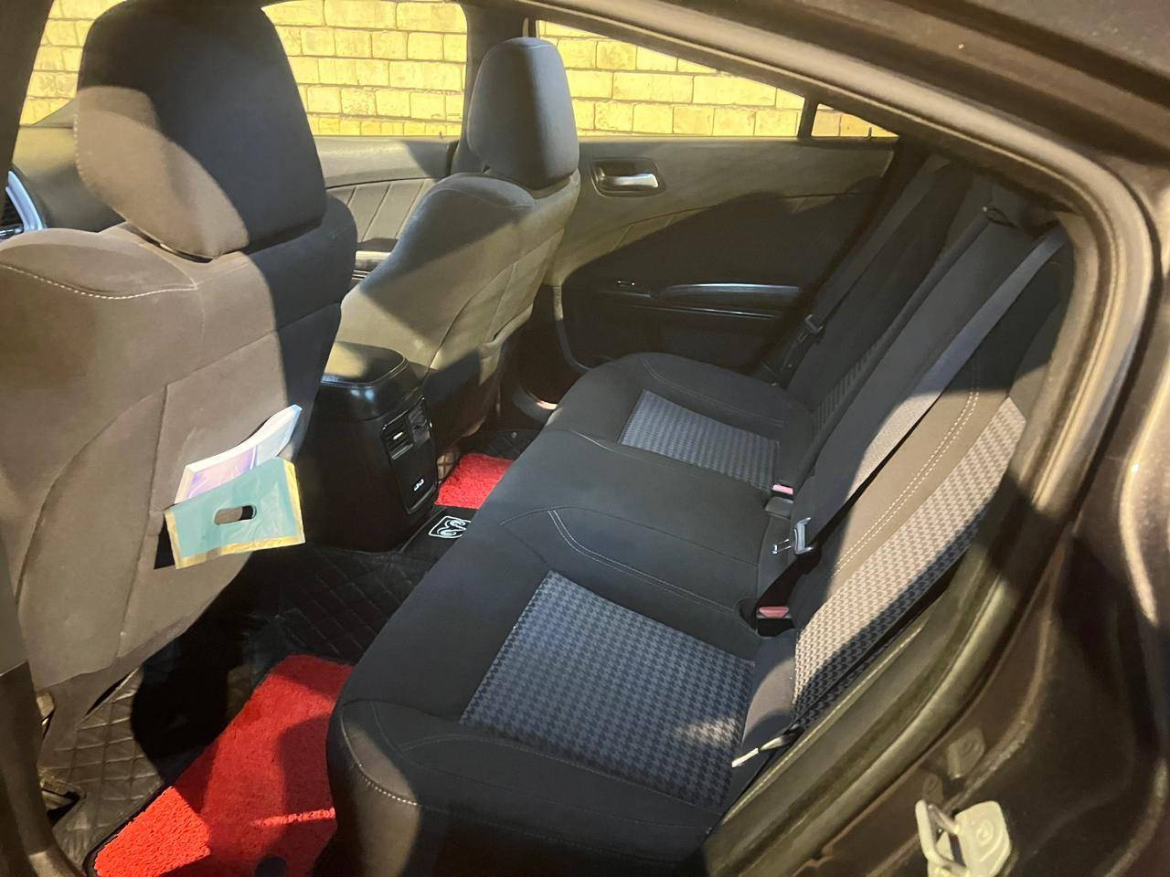 جارجر sxt 
موديل 2021
محرك 3600
لون السيارة رمادي
تدفئة تبريد شغال
تشغيل عند بعد 
ايرباك سليم 
دواخل مخمل
فتحت سقف كامره 
حساس خلفي
السعر 230 وبيها مجال
رقم بصرة ***********
