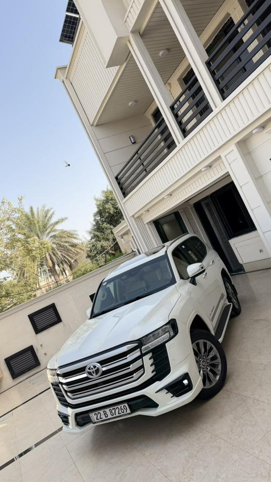 ً
السلام عليكم للبيع او مراوس 

تويوتا لاندكروز 2023 ساز لمتدد مكفوله كفاله عامه 

رقم اربيل بأسمي تحويل او وكاله 

المواصفات معروفه تجي فول 

مري شفط شاشه كامره خلفيه 7 راكب 3 قطع تبريد دفع رباعي حساسات امامي خلفي زراك لايت فتحه سقف وباقي المواصفات 

كير مكينه صدر تايرات بشرط جدد دهن وفلاتر جدد 

ملاحضه السياره تنفس طبيعي مو توين تيربو 

جاهزه من كلشي متحتاج دينار مصرف 

للأستفسار ***********
