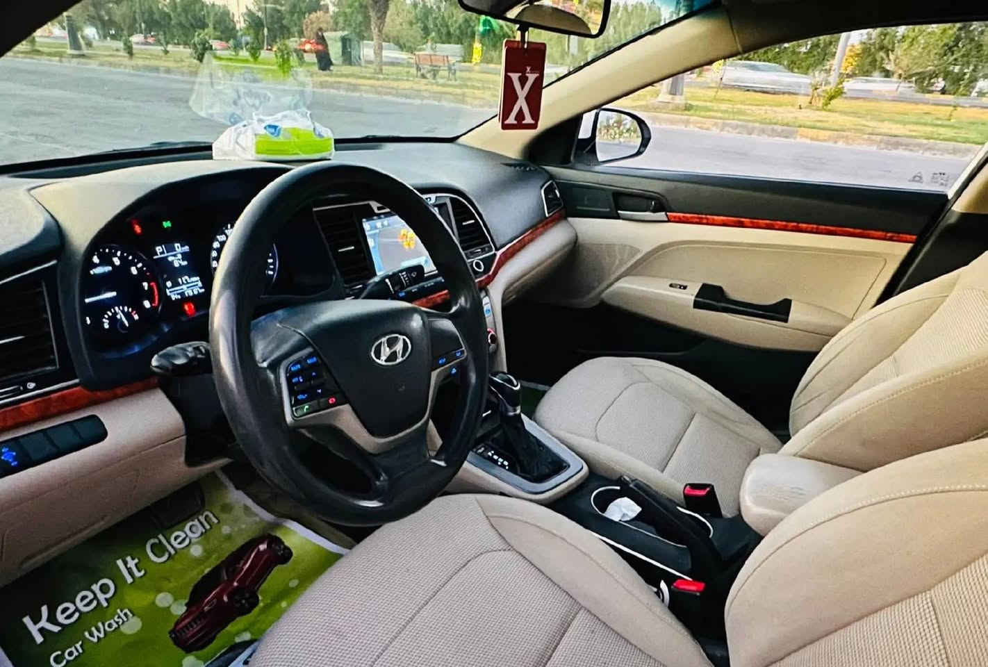 سلام عليكم هونداي النترة موديل» 2017 خليجي
السيارة كفاله عامه موصفات فول تفاصيل على رقم سعر مناسب ***********
