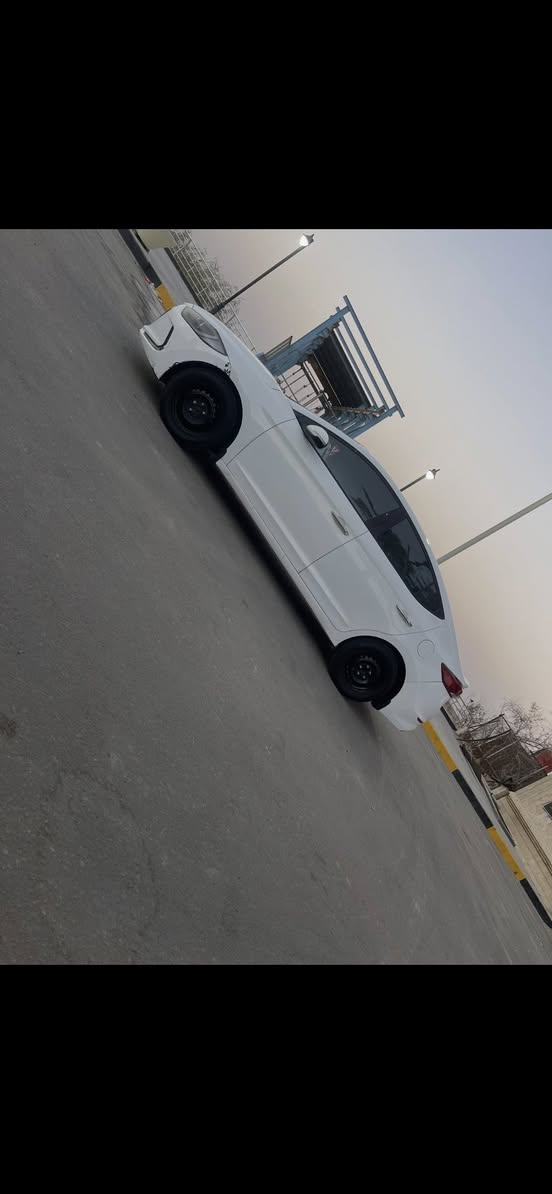 سلام عليكم
  النتره  خليجي 
مديل 2017 
رقم اربيل حاظر تحويل وكاله بسم شركه
مكينه 2000 دوش 
كير 6 نمر 
3 انظمه قياده 
تحكم 4 جهات 
شاشه كامره
مانع نزلاق
لايت زنون منظومه كامله شديته ب 300 الف 
تخم تاير صار سبوع من شديته 
توه مسويله ادامه كامله 
بلكات تخم لااصلي عبوه فيت بم 
باتري جديد 
نوزلات راديتر جديد صار سبوع ماء اخظر 
تبريد ثلج حداده جديده
السياره كل نقص مابيهه 
ترايك الربيل 
فقط باب السايق صبغ 
ومكانات بارد قليله كلش
 والباقي كفاله من تبديل وصبغ
حته الدوس بلاديه بدون صبغ بيهن طختين 
بيع فقط اعتذر عن المراوس 
السعر 128
مكان السياره البصره 
*********** الشراي يتصل 
غير متواجد ع نت
