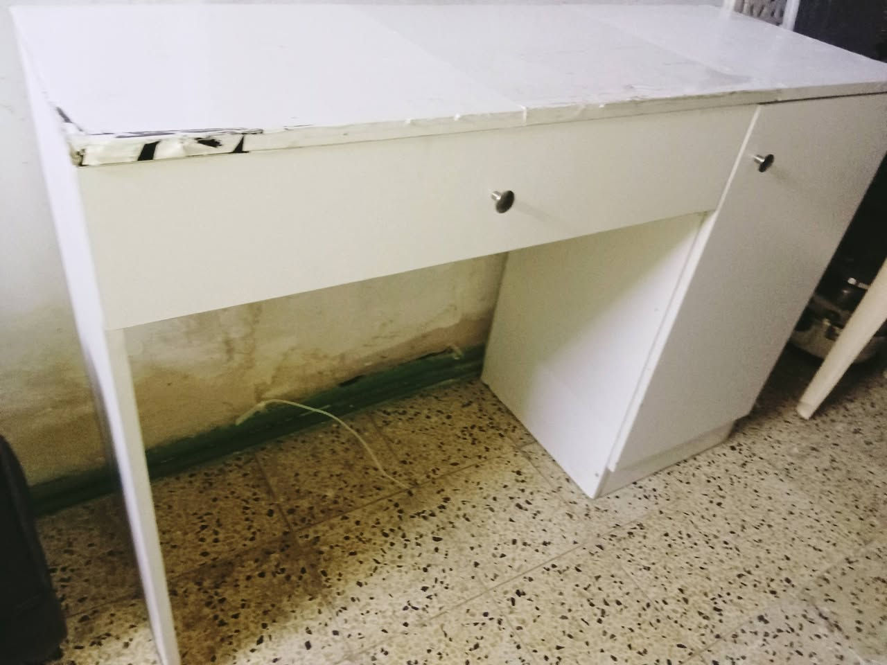 السلام عليكم ميز مكتبي للبيع السعر 55 مكاني بغداد رقم تليفون نظيف***********
