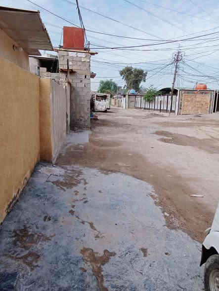 سلام عليكم عندي بيت للبيع تجاوز بيت منضم وشارع عريض مي ومجاري جيد كهرباء نعمه واير نت موجود وبيت جاهز نعمه  كاشي سقف صب   واستقبال ومطبخ وصاله جبير وغرفه نون البيت 80 متر جاهز المنطقه محترمه الناس الطيبه الامين الثانيه  السده الوله فرع موكب دماء الطف والشراي يتصل ويجي واني حاضر صاير بنص طابو وبي ورقه تمليك***********
