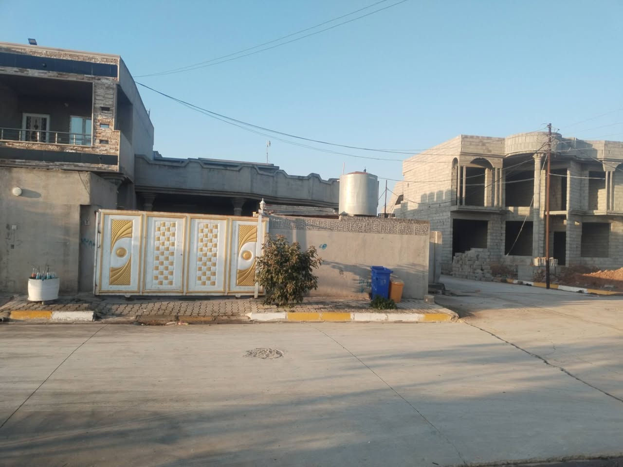 التفاصيل
بيت للبيع مساحة ٣٥٠ متر

غرفتين وربعة ومطبخ وحمام وحوش خلفي وصحيات وغرفة بالخلفي

وغرفة طابق ثاني

الموقع ملحق حي النداء قريب على المستشفى الاهلي السعر65 الاستفسار ***********
