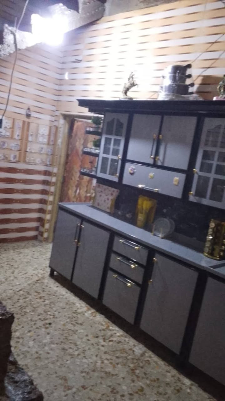 بيت للرهن ١٠٠م نجف عسكري كبل شارع السبيس
غرفه 
صاله
مطبخ 
إستقبال
بيت كلش نضيف وبناء صب مركزي وكله سيراميك.
سعر الرهن ٢٥ .الرهن سنه وقابل للتجديد
***********
