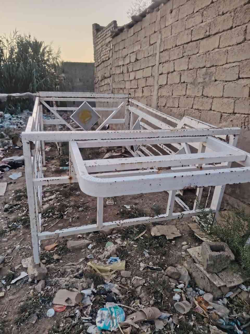 سلام عليكم محجير لبيع سعر 300  ***********
