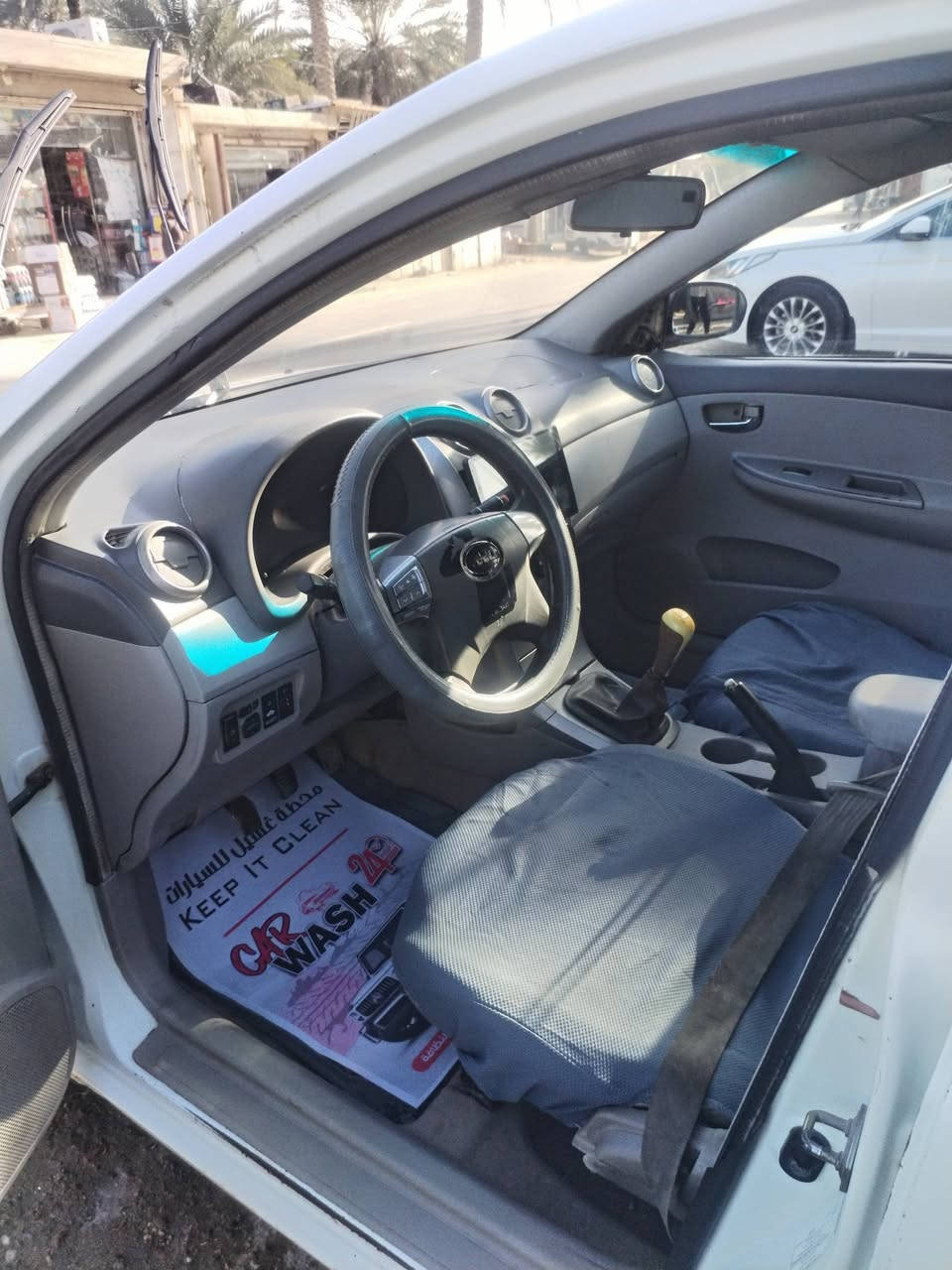 سلام عليكم بيوايدي موديل 13لبيع سيارة مكفوله من ضربه بس بيه جاملغ امامي بارد كير عادي مكنه كفاله مكاني بابل حله  سعر52 وبيه مجال ***********
