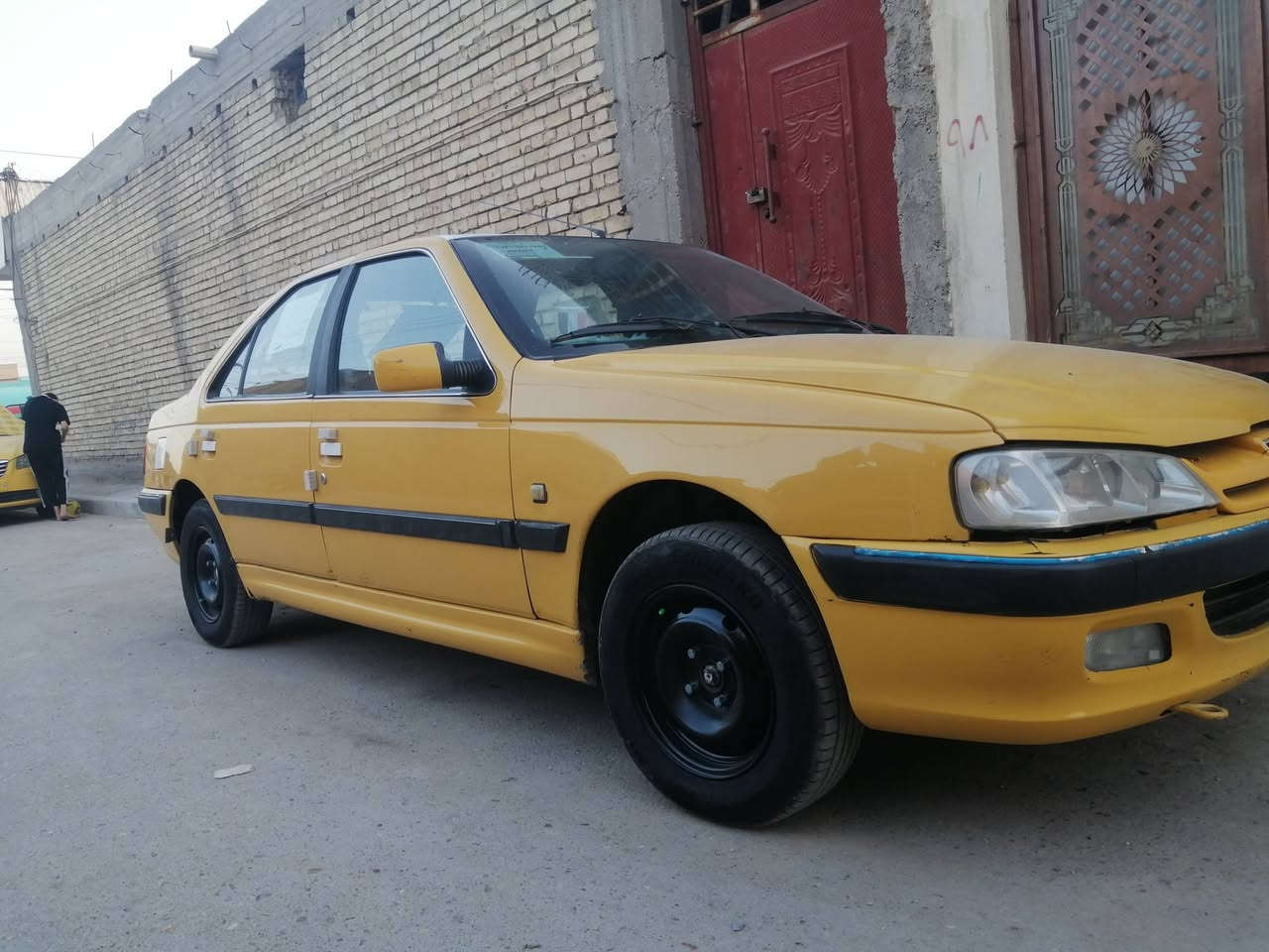 للبيع ٢٠١٥ . ضربه جنطه وراجعه ع البارد ما واصله للحوض والضربة الثانية موضحه بالصورة السياره خير من الله بس بيه دوانز من ورة البانزين واحتمال نوزل واكف  لا تنقص ولا تنضح ب٣٧ وبيه مجال مكانه بغداد المعامل حي البتول ***********
