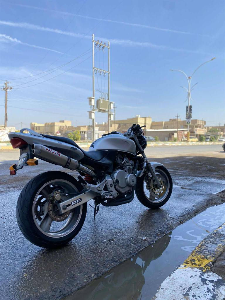 دراجه للبيع سي بي نوع هورنت مكينه ربع 16ولف دراجه خير من الله مكينه مكفولة وراق واذا اكو مراوس من جيل ثاني تعليمي عادي اراوس كله شغال كل بلادي سعر مليون و650 وبيها مجال مكان العماره شراي يتصل على الرقم وانا خادم *********** علي الغربي, ميسان
