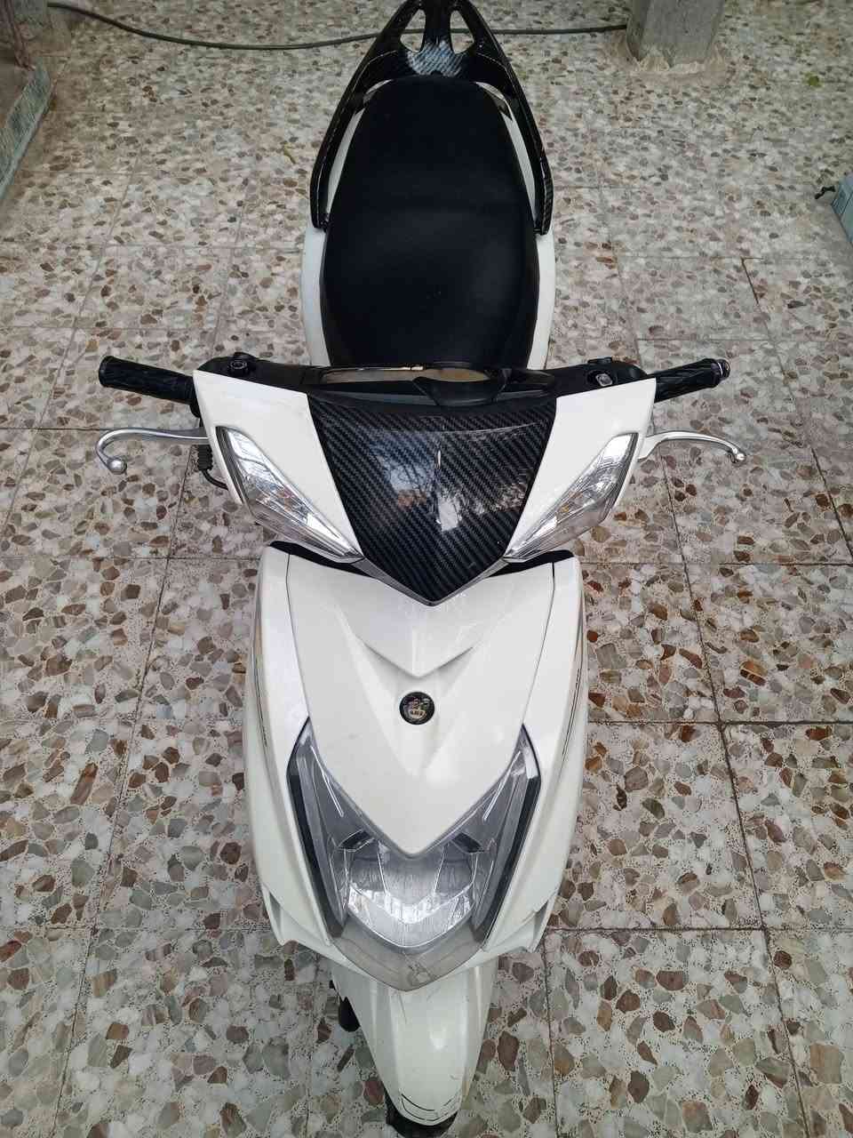 للبيع السعر 350 الف وبيه مجال مكاني طويريج 
***********
