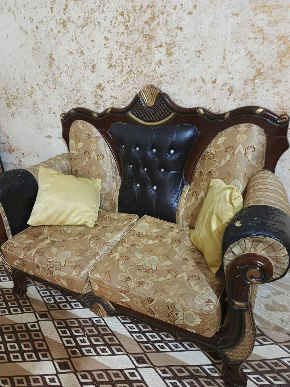 تخم قنفات 10 مقاعد للبيع، خشب ثقيل وقماش نظيف ومرتب (ذهبي مع جلد أسود). التخم بحالة زينة وجاهز للاستخدام مباشرةً.
الموقع: كربلاء
التواصل: خاص


**إذا كنت صاحب هذا الإعلان وتريد حذفه لأي سبب، رجاءا أرسل رسالة إلى الدعم الفني**