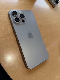 آيفون ١٥ برو ماكس • شاشة مبدلة أصلية • بطارية ٨٧٪