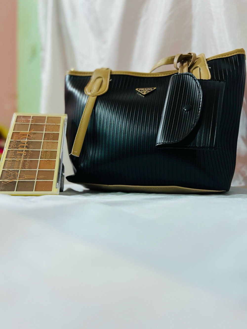 جنطة نسائية كبيرة وعملية
كوالتي عالي عدة الوان متوفرة