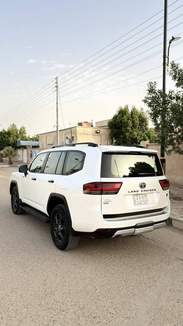 لاندكروز 2022 خليجي كفاله عامه ضربه صبغ تبديل بارد ع وضع الشركه فول مواصفات الاخير ساز السياره GR اعلى مواصفات بلاندكروز مغلفه نانو توين توربو رقم بغداد مميز بسمي السياره ع وضع الشركه ماشيه قليل 
محرك كير شرط الكفاله السعر 655 وبيهه مجال بسيط 
بيع او مراوس حسب القناعه *********** عنوان السياره بصره
