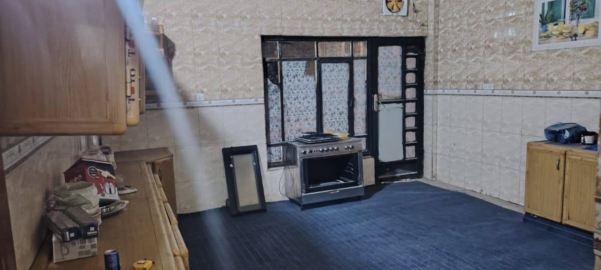 بيت 200م طابقين للبيع يبعد عن الامام الحسين كيلو ونص المعملچي فرع دواجن النورين شركه ميزو سابقا
سند 25 كامل الخدمات مي مجاري كهرباء بناء كونكريت مسلح 
يحتوي على 3 غرف واستقبال وصاله ومطبخ وصحيات عدد 3 
للاستفسار ***********
