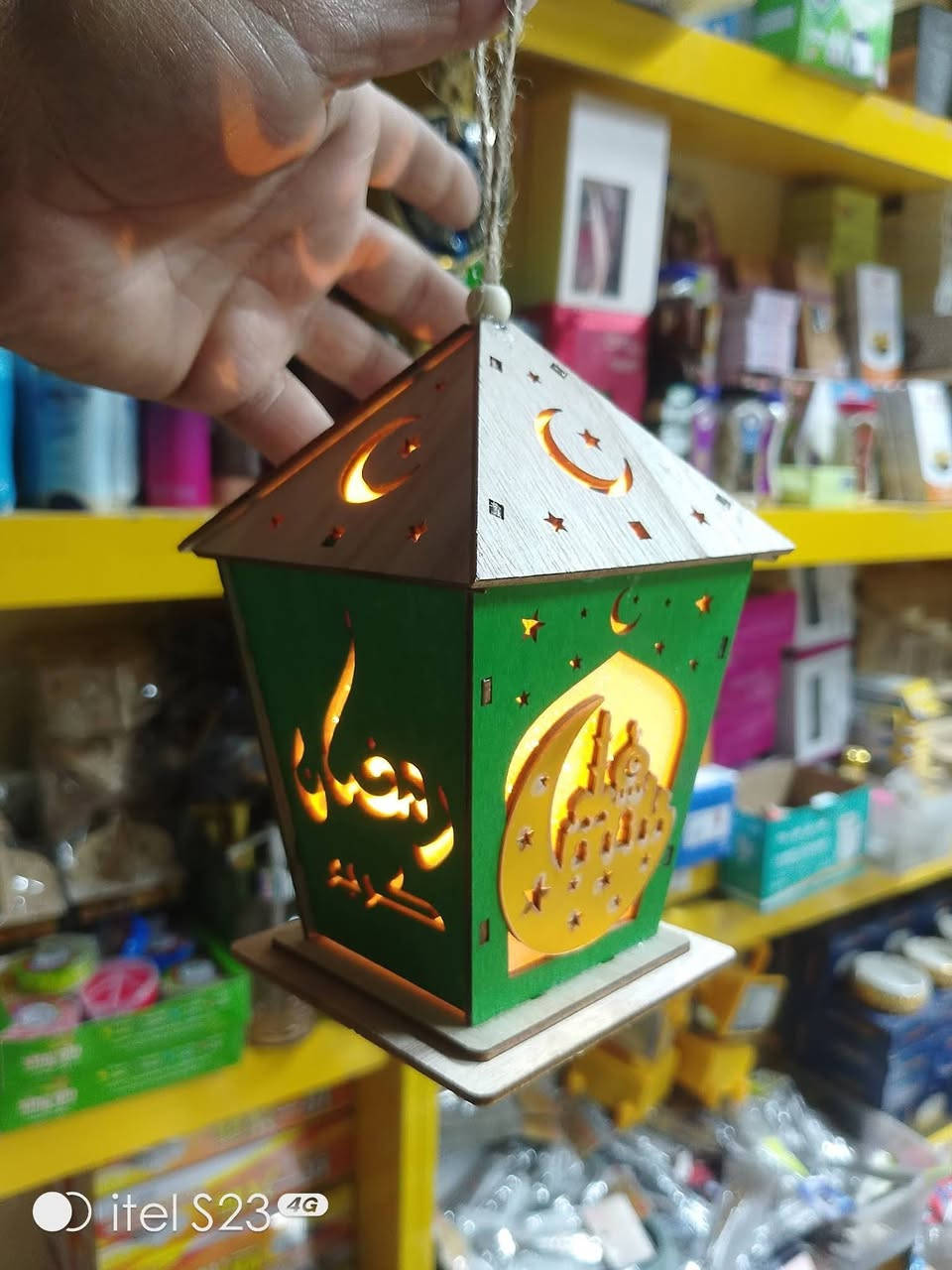 #بضاعه #جديده /فوانيس رمضانيه السعر4000دينار
 عروووض 🔥🔥 تخفيضااااااات🔴
🛵🛵يوجد توصيل داخل الديوانيه وتوصيل محافظات🚕
⁦☎️⁩ ***********
العنوان 🔍 : الديــوانية–لجلبيه–قرب سوك ابو جميغ
 مقابل كراج الشفلات
" 😊 أهلا وسهلا بكم في مجمع الصادق .
