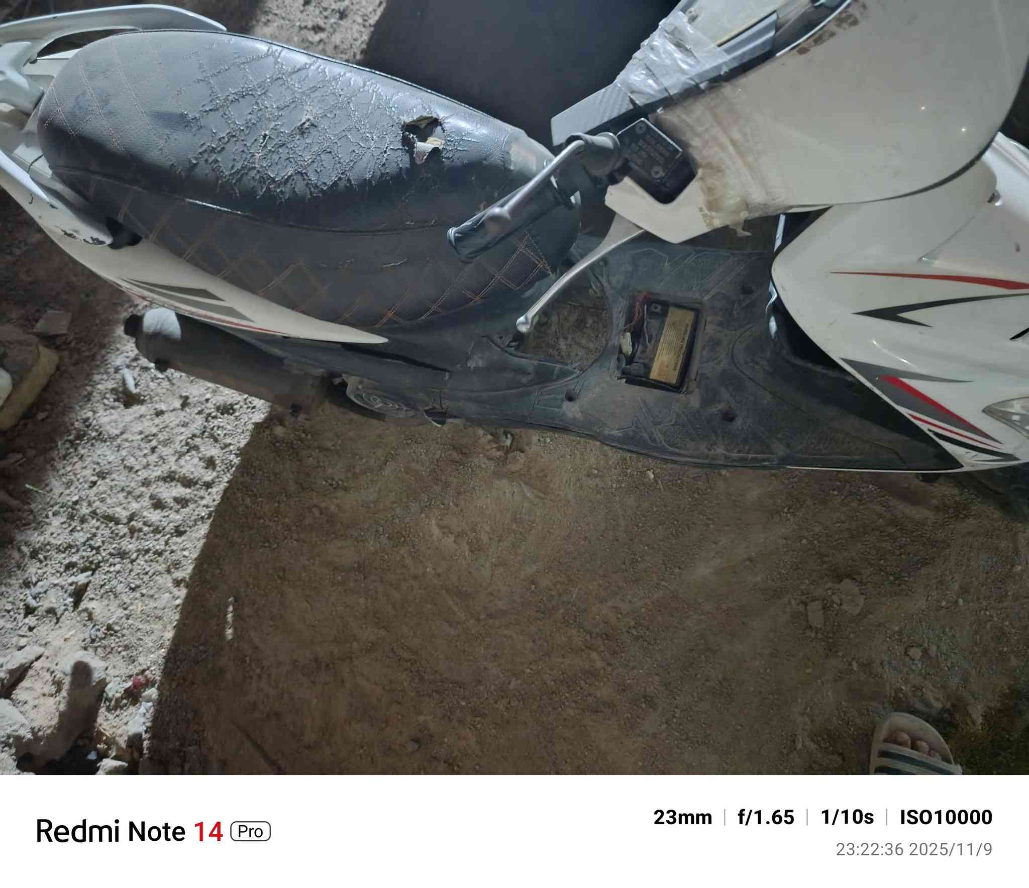 سكنس كايمه ابيع كوم حديد السعر 100 شباب ابيعه كوم حديد لحد يدخلي شبيه مابيه الدراجه كامت عندي وتركته مكاني الجبيله ***********
