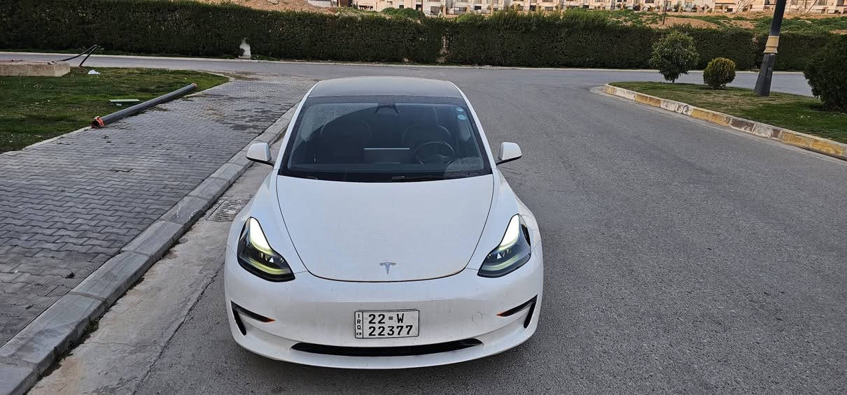 تيسلا 3
الموديل 2023
العداد 43 ميل 
الضرر جاملغ خلف السايق وحافه الصندوك مصبوغه على كدها بدون ايرباك 
السيارة تك ماطور اون لاين مربوطه على التليفون  جاهزة مبيها اي نقص 
وياها شاحنتها الاصليه 32 أمپير 
رقم اربيل بشرط التحويل 
السعر ١٦٥ 
مكاني أربيل 
***********

