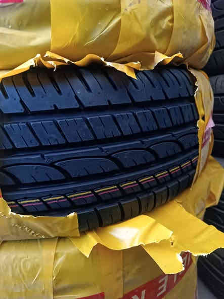 ⚠235/60/16

🔸 جۆر : دەبڵ کینگ ( سینی دەرەجەیەک)
🔸 هێمای خێرایی : 240km/h
🔸 بۆ هەر تاکێک توانای هەڵگرتنی ( 800kg ) هەیە

🔸 ئێستا لە فرۆشگای ئەحمەد و کارزان بۆ فرۆشتنی تایەی نوێ و بالەی ( یابانی و ئەوروپی) 

کەلار : ناوچەی پیشەسازی (سەناعە)
***********
***********
