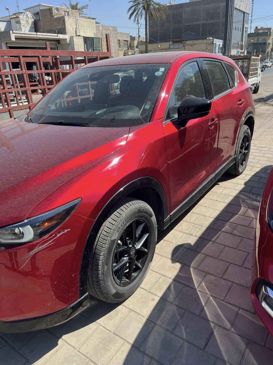 لسلام عليكم مازدة cx5وارد امريكي مكفول بدون حادث موديل 23 سيارة فول مواصفات محرك 2500بدون تيربو المرغوب سيارة جديدة ماشية 30الف استخدام شخصي من البيت للشغل من الشغل للبيت سيارة كاملة مكملة تريد تحويل تريد وكالة مكاني بغداد شارع فلسطين السعر 210 وبيهة مجال ***********
