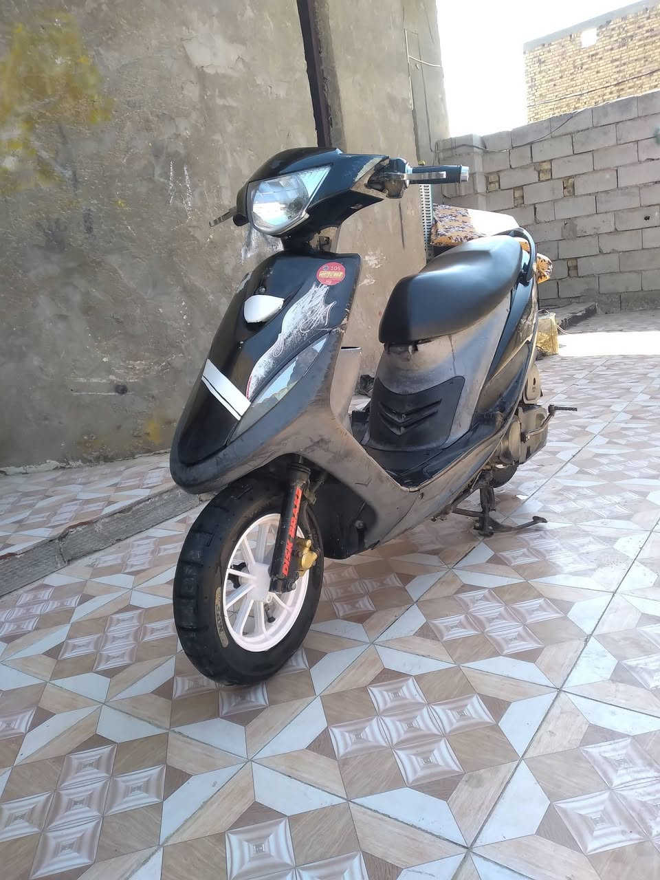 سلام عليكم ماكس عدله فول ملاح فول نعومه الدراجه شغاله بس سلف مايشتغل مختمه التصال ***********ديوانيه حي الجامعه سعر ٦٥٠
