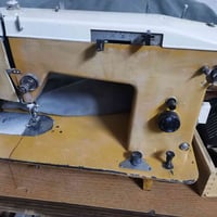 للبيع مكينه بولوني خياط وزكزاك نظف السعر ٨٥  الف مع مع (التوصيل)  اتصا...