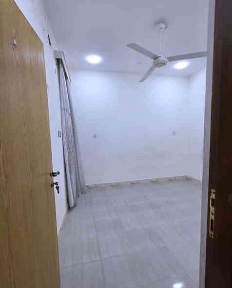 شقه للأيجار 
طابق اول
العنوان :  مركز البصره _ الساعي📍
المساحه :  117 م 
يحتوي على : 2 غرف منام  + صحيات  
+ صاله + مطبخ  
سعر الأيجار :  650 الف 
شامل الماء والكهرباء مجاناً
للتواصل : 
***********
*********** 
***********
