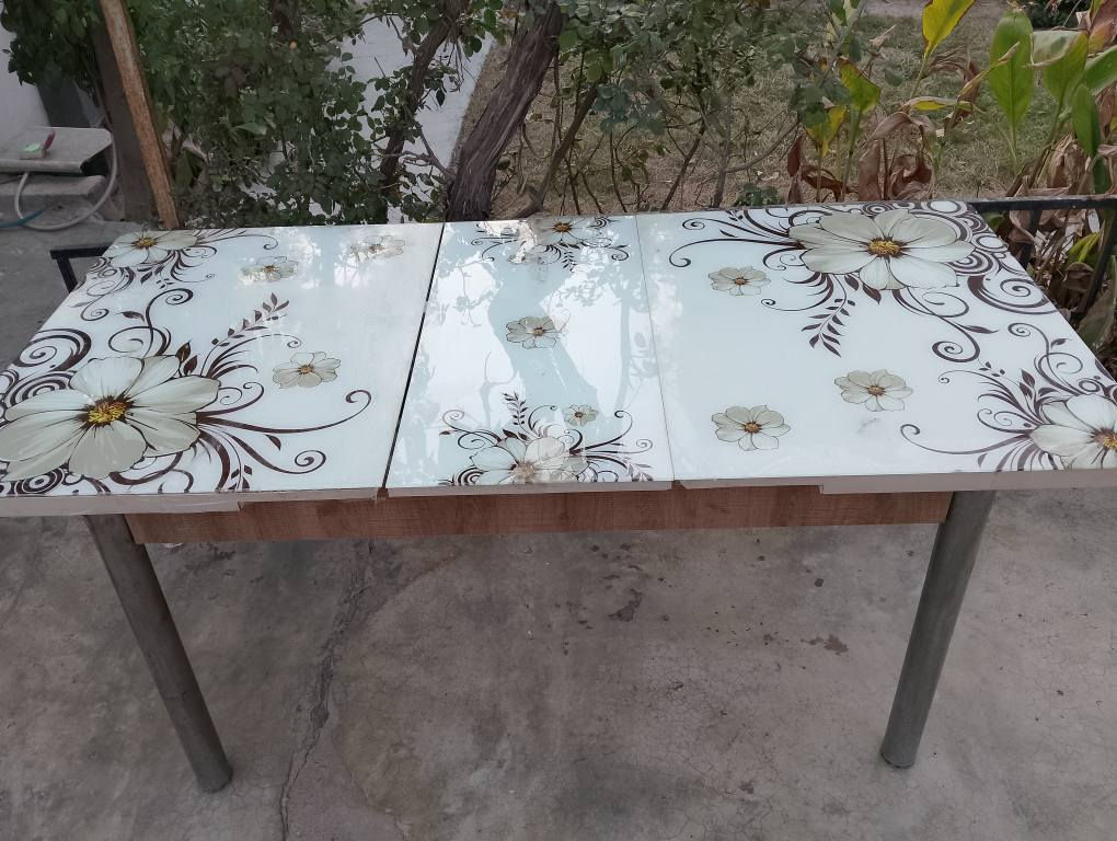 ميز طعام شرط النظافة مابي عيب للبيع *********** كركوك, العراق
