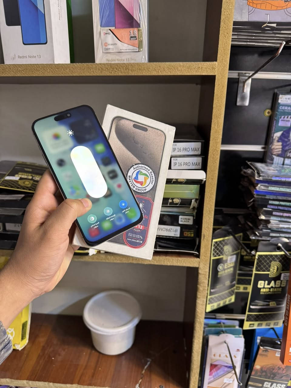 سلام عليكم 🌹
للبيع ايفون 15 برو ماكس

📱 الذاكرة: 256GB
🔋 البطارية: 88%
✨ الجهاز نظيف فول ونضافته عالية جداً
📶 كله شغال (نت، صوت، اتصال) بدون أي خلل

🔧 الملاحظات:
 • مبدل شاشة (نوعية كلش حلوة)

🛡️ كفالة عامة على الجهاز

📍 الموقع: بغداد / مدينة الصدر

💰 السعر: 680 ألف (نهايته)

📞 للاستفسار: ***********
