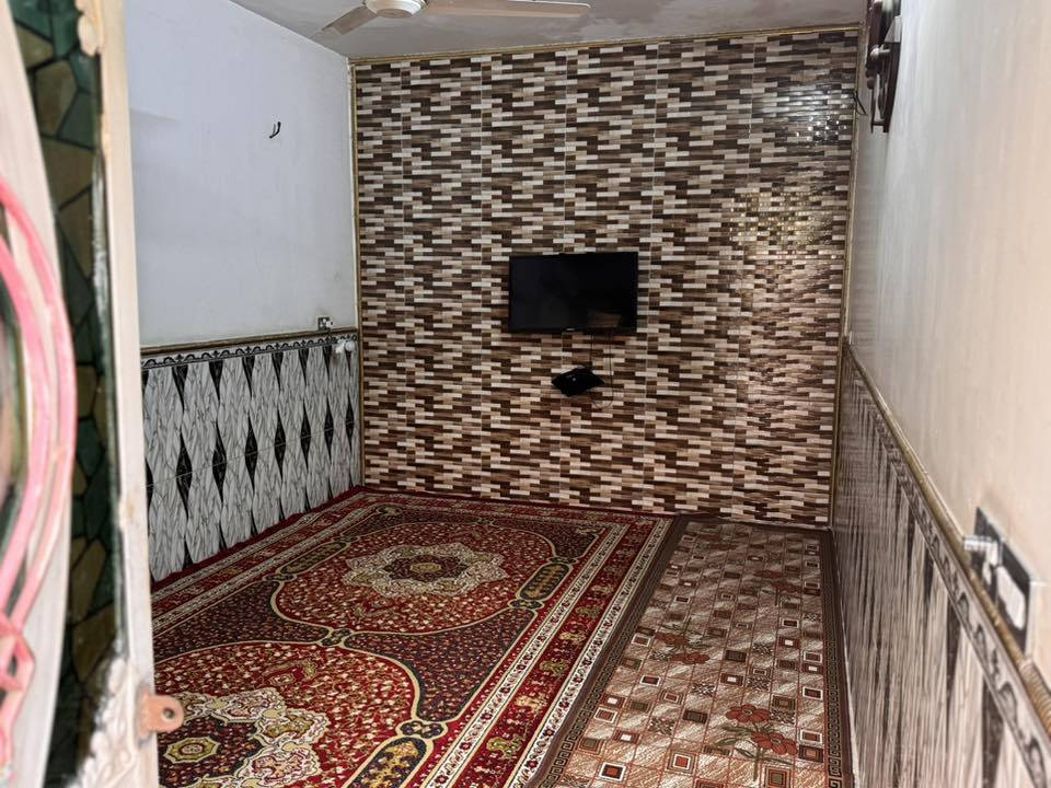 سلام عليكم بيت في حي كوفه شارع صوره الجهه اليسره قرب اسواق ادم اول فرع ع شارع صوره خدمات تبليط مجاري فرع عريض البيت100متر مربع 10+10السعر التصال ع رقم***********
