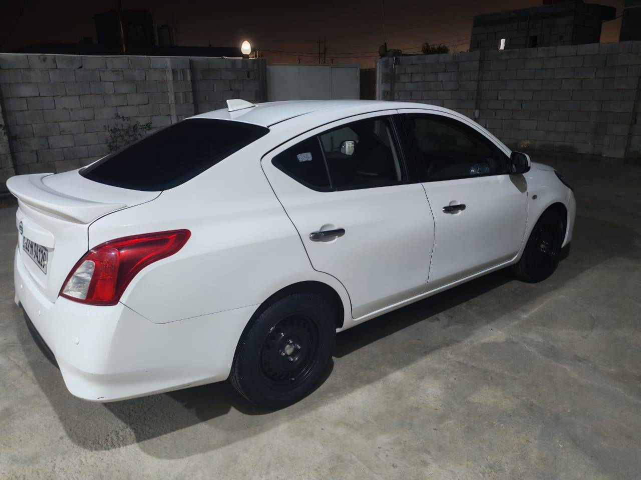 سلام وعليكم نيسان سني موديل 24 ماشيه 64 هندي أبو البليته سعر 123 وبيهه مجال ***********
