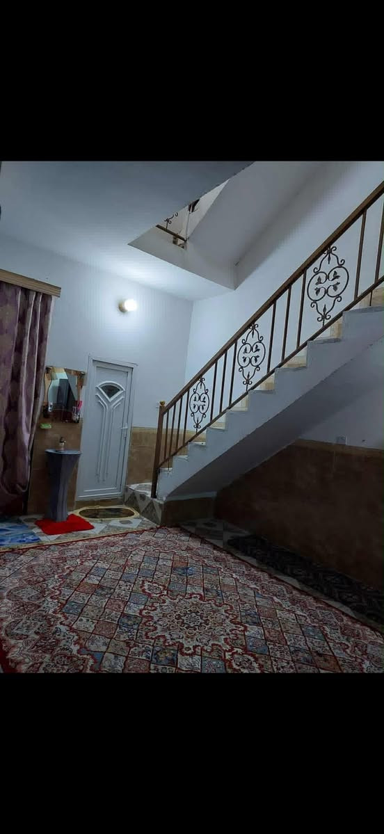 ‏يتوفر بيت١٠٠متر البيت طابقين البناء بلوك العتبه الموقع كربلاء المقدسة حي الإخلاص خلف الفيزه التركيه حولي ١٠٠ طابو زراعي سند 25 قرار محكمة مباشرة من صاحب الأرض‏جميع الخدمات المتوفرة‏متوفره أسواق فرن صمون مخبز  منطقة سكينة ‏جاهز للسكن اما حسنيه الزوار‏يتكون البيت ثلاثه غرف نوم وثلاثه حمامات واستقبال وصاله ومطبخ ومنور وطرمه  يعني البيت جاهز من كلشي صب كونكريت رباط كونكريت شغل درجة أولى‏الحجز والاستفسار ***********
