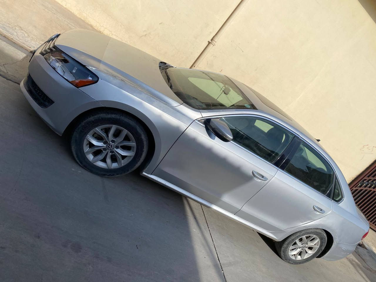 سلام عليكم فوكس والكن باصات موديل 2012 كير ومحرك بلاد شركة مامفتوح 5سلندر فول مواصفات تدفئة وتبريد كشنات كهربائي وهيتر حزام صبغ تحديد لون رقم أربيل دولي شرط التحويل والوكالة مكان السيارة كركوك سيارة احلى من الصورة بي كود بنزين سعر 100 وبي مجال للطيبين مكلف بنشر شراي خابر وتدلل *********** كركوك, العراق
