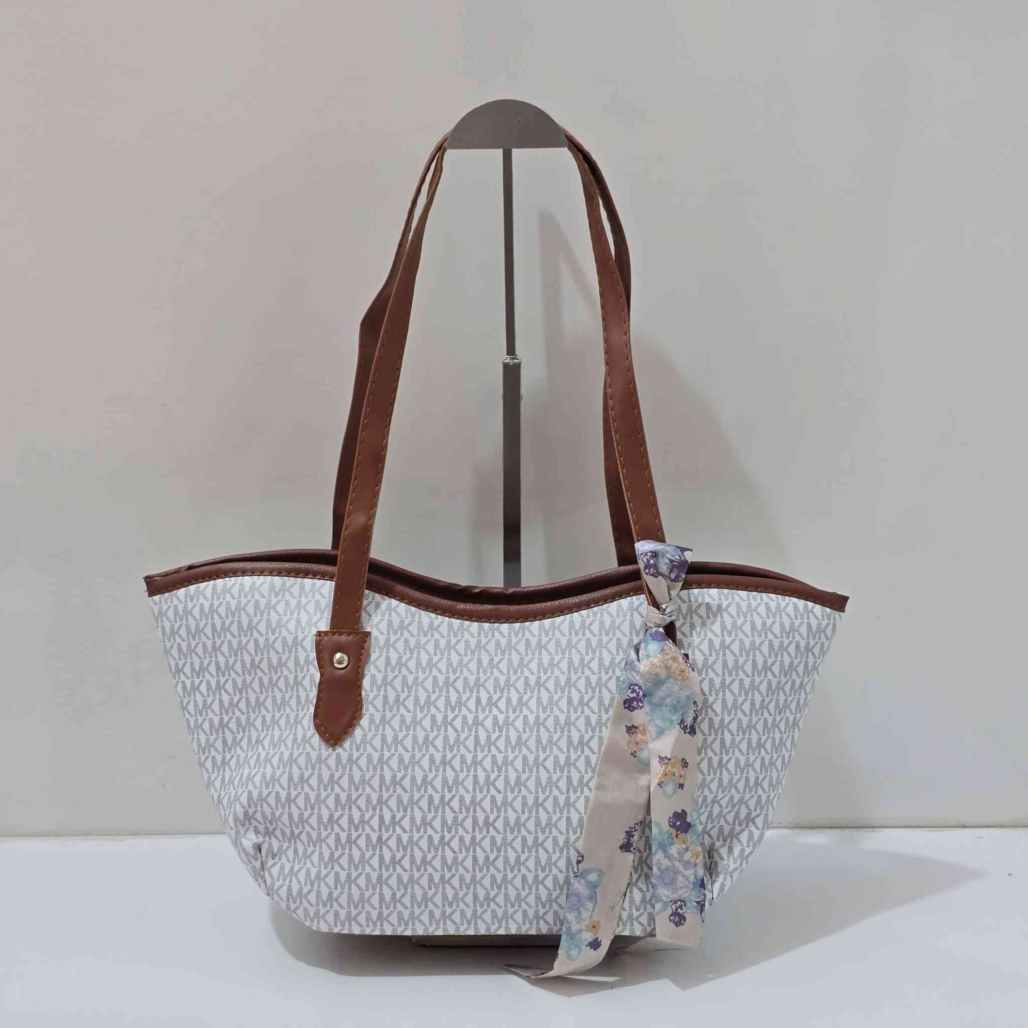 #جديد_الورود_للحقائب 
جمالها ونزاكتها 
السعر #ب٨ الف فقط 

متوفره حسب الالوان المرفقه في الصور ❤❤❤

#اذا_حبيتي_تكون_اطلالتج_مميزه راسلينا ع البيج 
او الاتصال ع الرقم ✅️***********✅️

  #التوصيل لكل محافظات العراق(٥) الف فقط 
  #التوصيل لمحافظة بابل (٣) الف فقط

#توجد_خدمة_توصيل_المسيب_وكافة_محافظات_العراق

#ملاحظه المحل حقائب نسائيه وملابس أطفال واكسسوارات داخل المحل 🔥 يارزاق 

العنوان ازياء الورود بابل_مسيب_شارع المستشفى مجمع مضر النجار
 #مقابل مجمع ريحانه للأقمشة 
#مجاور دكتوره علياء النسائيه 
#مجاور احمد للموبايل 
رابط قناتنا ع التليكرام  https://t.me/alwrood996

رابط صفحتنا ع الانستغرام https://instagram.com/alwr.ood9?igshid=ZGUzMzM3NWJiOQ==    تشرفونا وتنورونا
