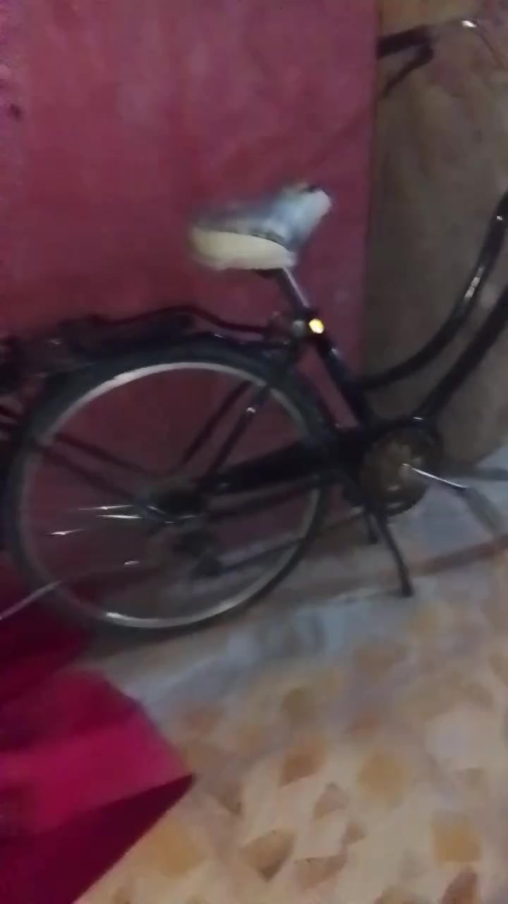 سلام عليكم
عندي باسكل للبيع 
باسكل عكرب بطه سريع مابي عطل بس بنز واير الون باسكل اسود العداد مال عكرب يشتغل 
⭕سعره 50 بيه مجال لاستفسار ***********
مكان كربلاء ملحق حي المعلمين قرب بانزين خانه القداسيه  مقابيل ارخصلك
