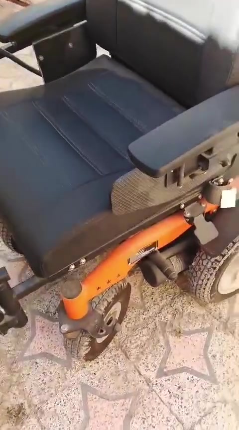 ***********
